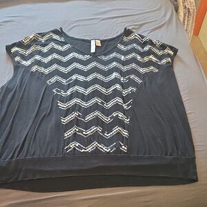 Eyeshadow Black and Silver Chevron Top